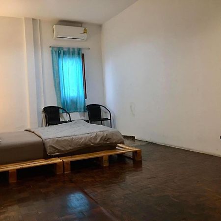 Zee Thai Hostel Банкок Екстериор снимка