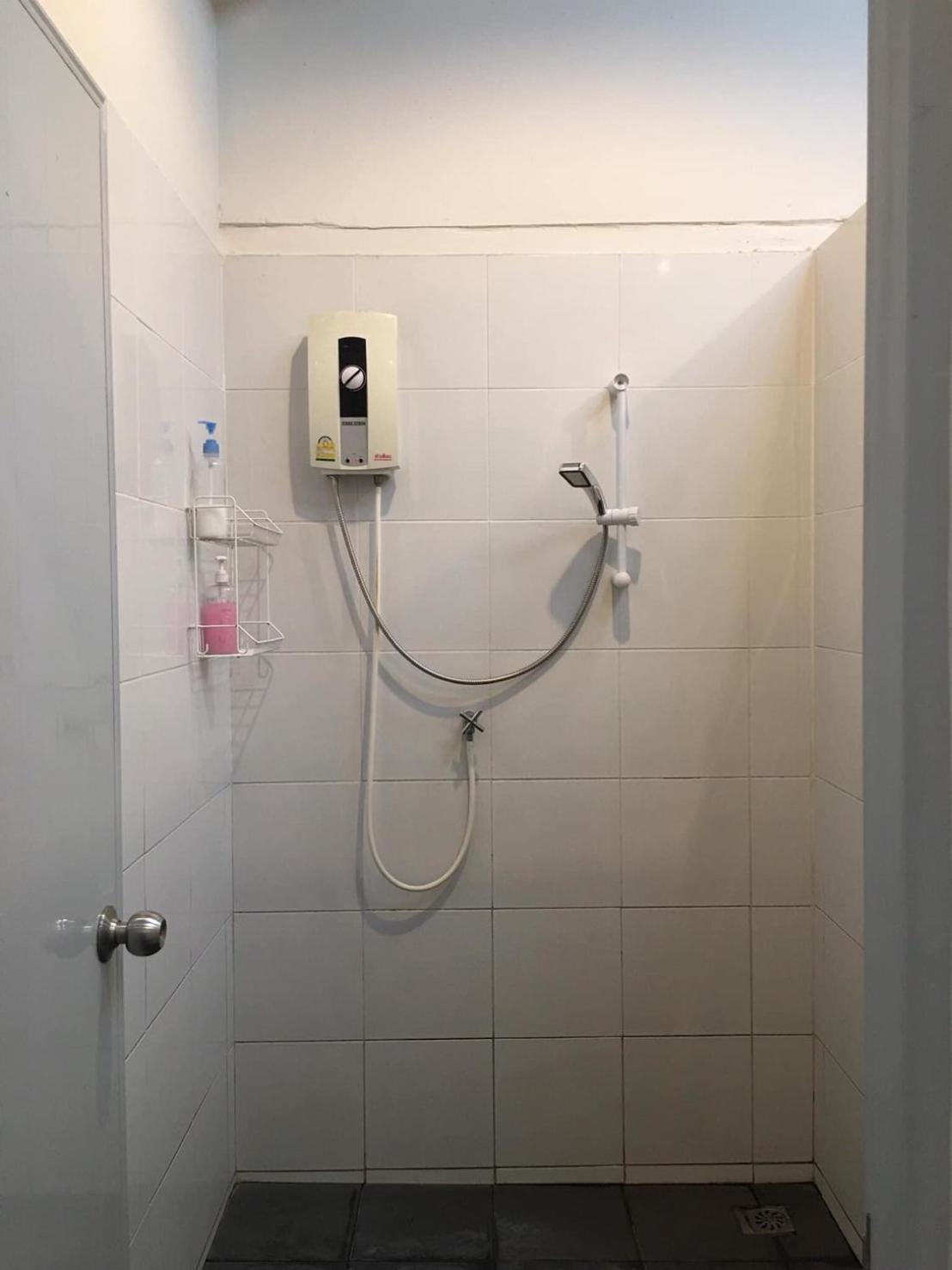 Zee Thai Hostel Банкок Екстериор снимка