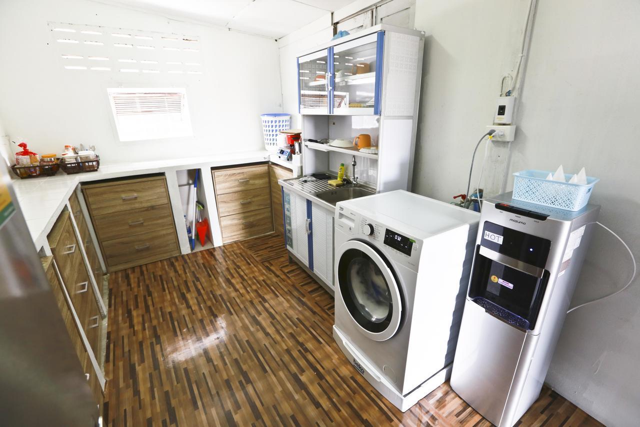 Zee Thai Hostel Банкок Екстериор снимка