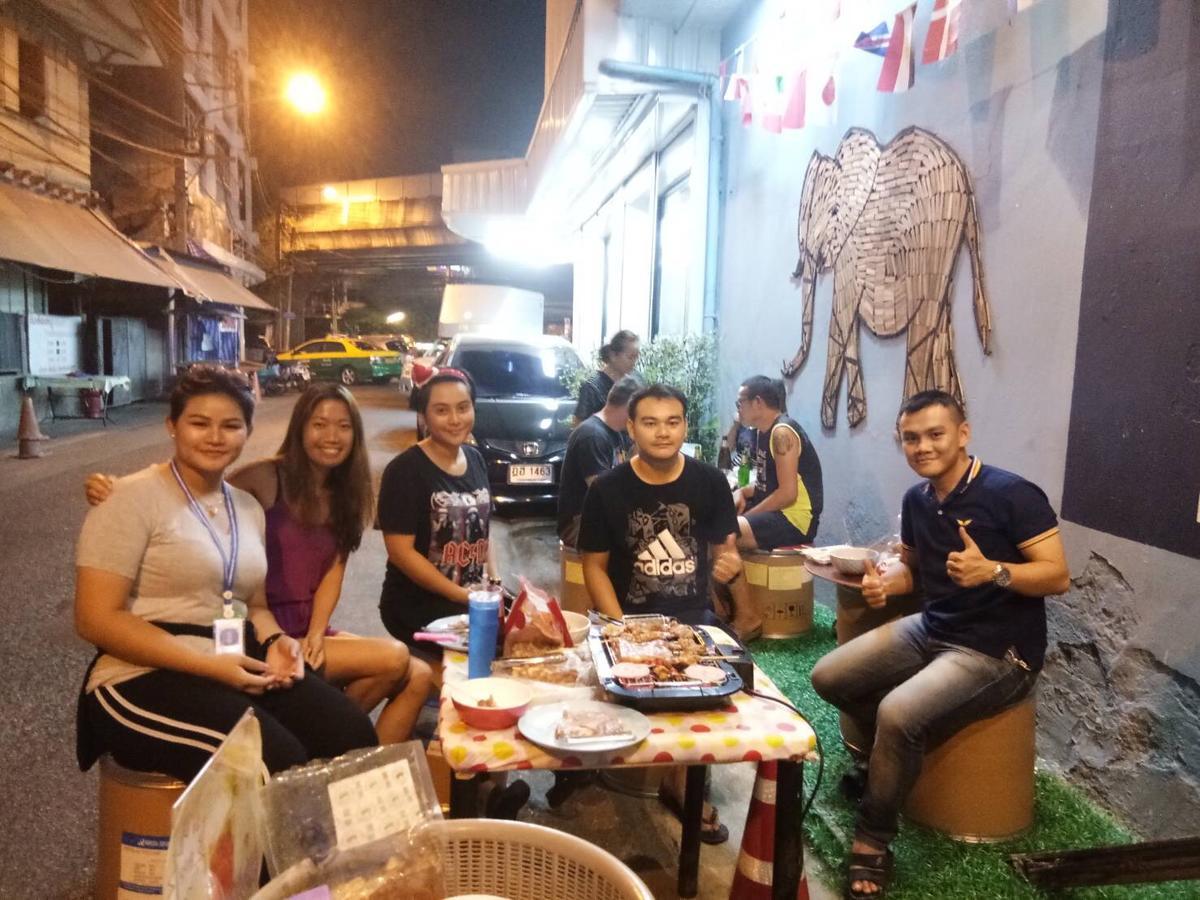 Zee Thai Hostel Банкок Екстериор снимка
