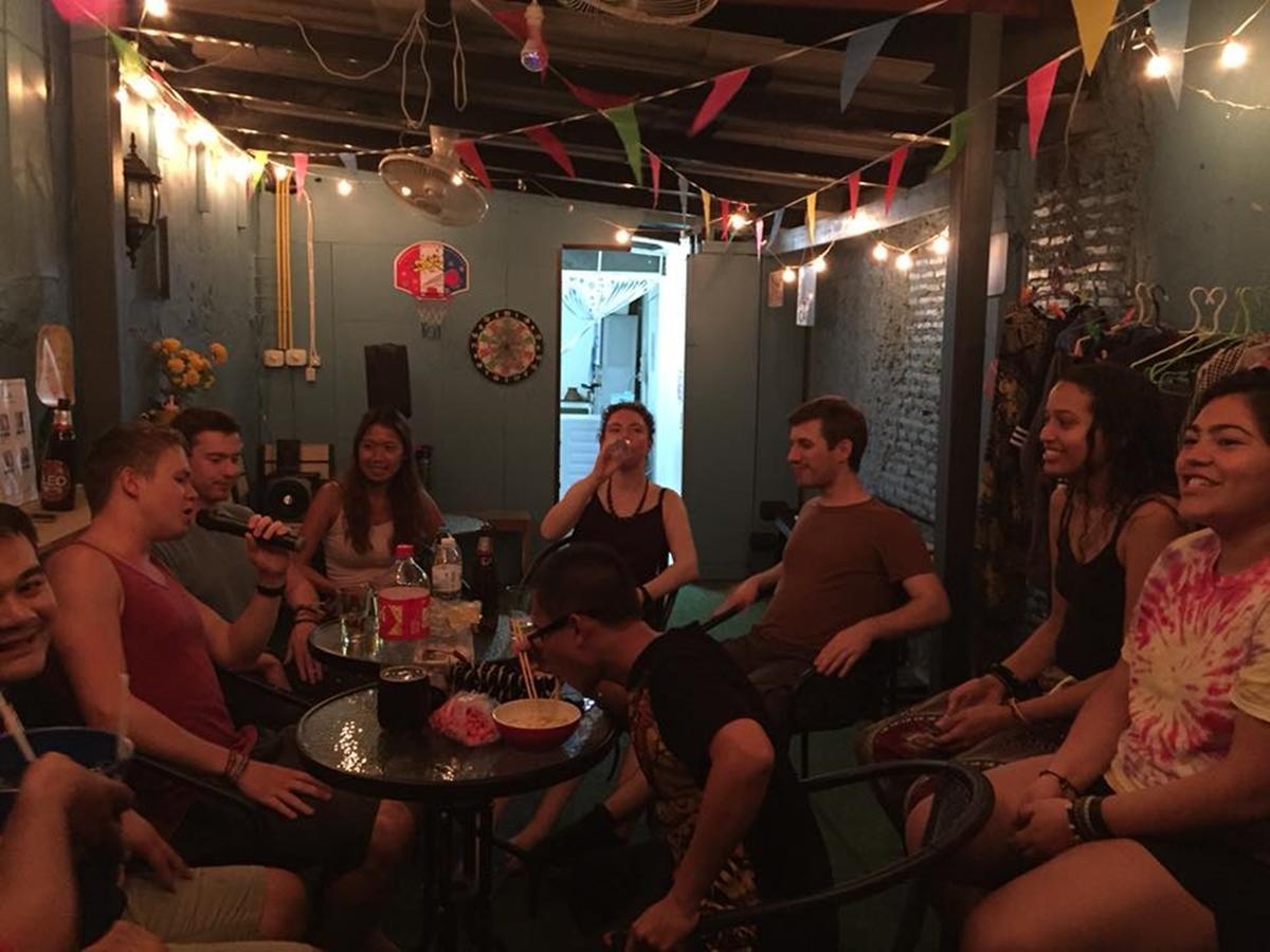 Zee Thai Hostel Банкок Екстериор снимка